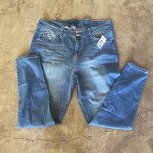 Wallflower Ultra Fit Jeans